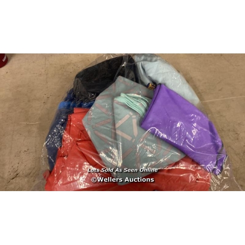 5428 - BAG OF GYM TOWELS / E2