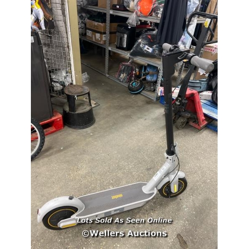 4019 - SEGWAY NINEBOT KICKSCOOTER MAX G30LE E-SCOOTER / NO POWER / SIGNS OF USE / MAY REQUIRE CHARGING / WI... 