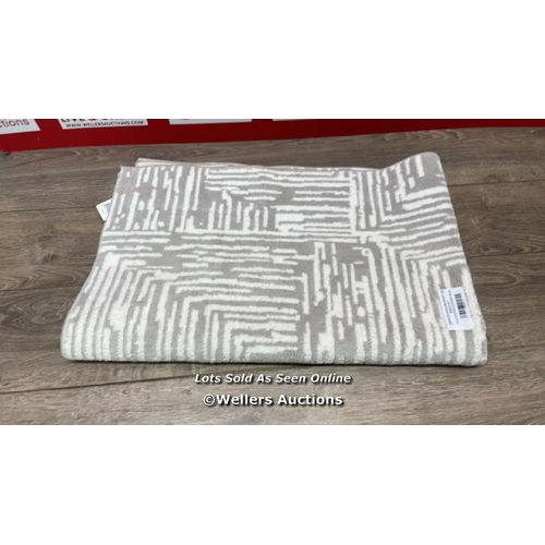 4078 - POLYESTER ACCENT RUG / SIGNS OF USE / E81