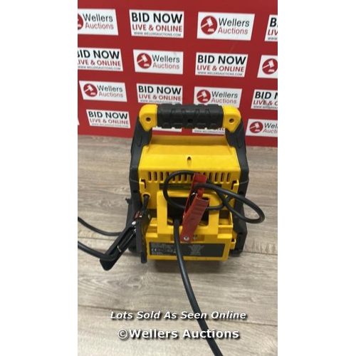 4090 - CAT 1200AMP JUMP STARTER, PORTABLE USB CHARGER AND AIR COMPRESSOR / POWERS UP / SIGNS OF USE / E82