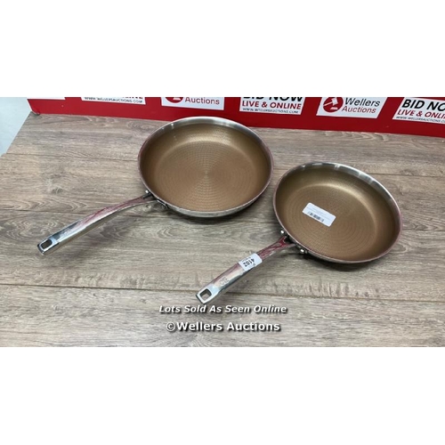 4102 - MASTERPRO STAINLESS STEEL ALUMINIUM FRYING PANS / SIGNS OF USE / E74