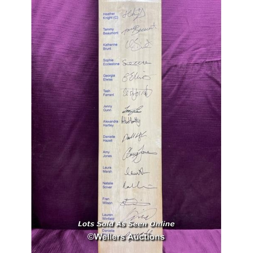 529 - ENGLAND WOMEN SIGNED CRICKET BAT, ENGLAND WOMEN VS PAKISTAN WOMEN, NATWEST IT20 2016