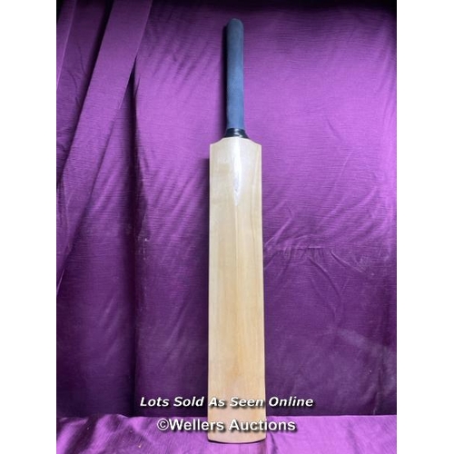 529 - ENGLAND WOMEN SIGNED CRICKET BAT, ENGLAND WOMEN VS PAKISTAN WOMEN, NATWEST IT20 2016