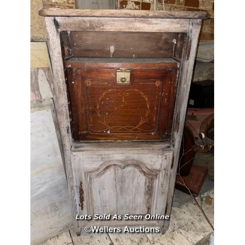 538 - LUXURY VICTORIAN SINK CABINET, USED IN A YACHT OR TRAIN, IN AN ASSOCIATED CABINET, 65.5 X 25.5 X 131... 