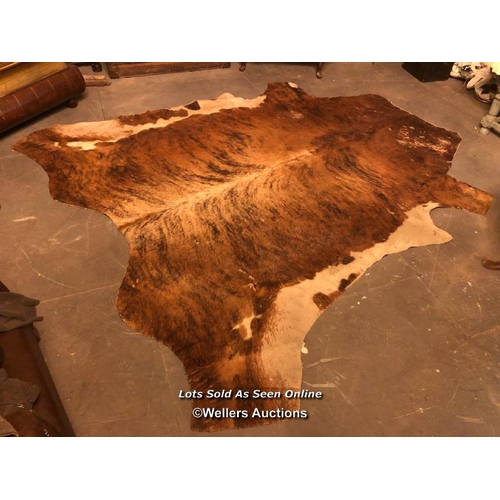 546 - EXOTIC BREED COW HIDE, 260 X 230CM