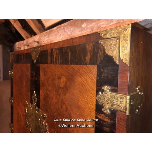 549 - CHINOISERIE CABINET WITH EXTENSIVE ORMULU MOUNTED HINGES AND ESCUTCHEON VENEERED WTH EXOTIC FRUITWOO... 