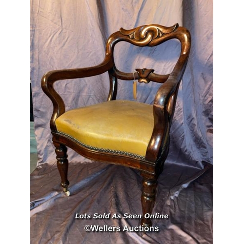 566 - WILLIAM IV CIRCA 1840 DESK CHAIR IN MAHOGANY ON TWO CASTORS, 60 X 54 X 94CM