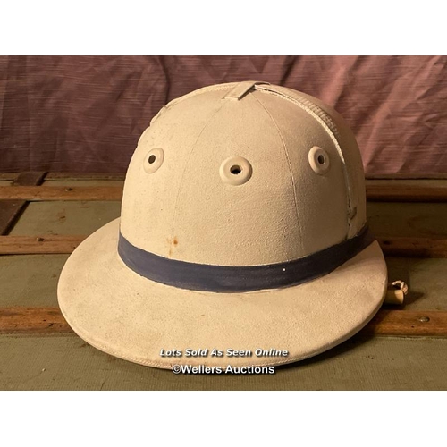 586 - POLO HELMET AND KING ICE TOP HAT