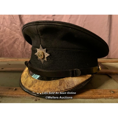 587 - OFFICERS HAT, WITH BOX FOR MAJOR E G HORABIN OF CAMBERLEY