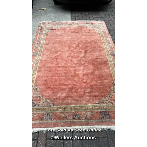 156 - LARGE ORIENTAL STYLE RUG, IN NEED OF SOME RESTORATION, 177CM (W) X 273CM (L) / CONTAINER NO: 371210