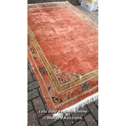 156 - LARGE ORIENTAL STYLE RUG, IN NEED OF SOME RESTORATION, 177CM (W) X 273CM (L) / CONTAINER NO: 371210