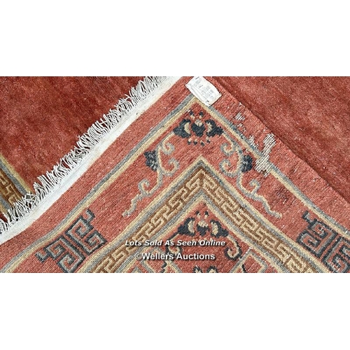 156 - LARGE ORIENTAL STYLE RUG, IN NEED OF SOME RESTORATION, 177CM (W) X 273CM (L) / CONTAINER NO: 371210