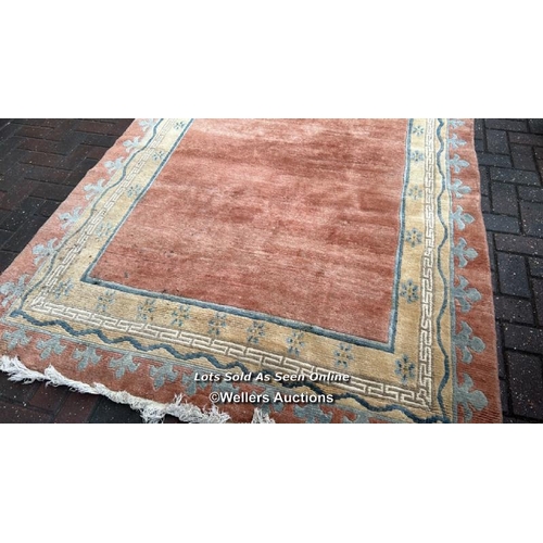 157 - LARGE DECORATIVE RUG, IN NEED OF SOME RESTORATION, 166CM (W) X 227CM (L) / CONTAINER NO: 371210