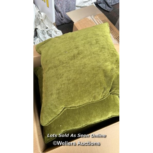 162 - BOX OF GREEN CUSHIONS / CONTAINER NO: 371210