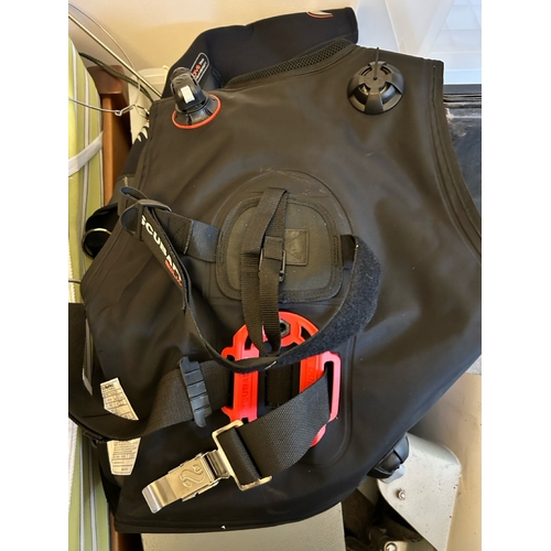 7 - SCUBAPRO EQUATOR DIVING JACKET, COMPLETE WITH TWO WEIGHTS