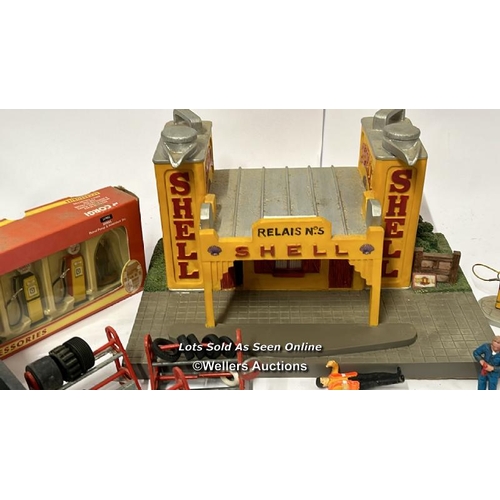 29 - Inorev Shell garage model no. 5, 1998, with boxed Corgi petrol pump & attendant no.31904, Matchbox S... 