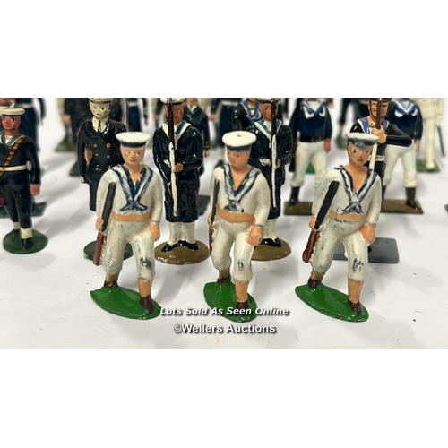 35 - Thirty two assorted Britain's lead figures in Navy uniform / AN5