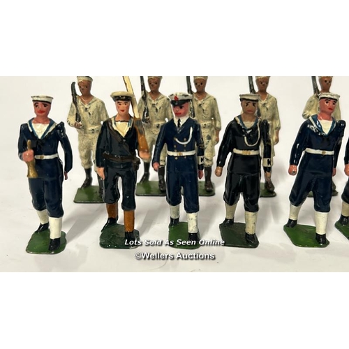 35 - Thirty two assorted Britain's lead figures in Navy uniform / AN5