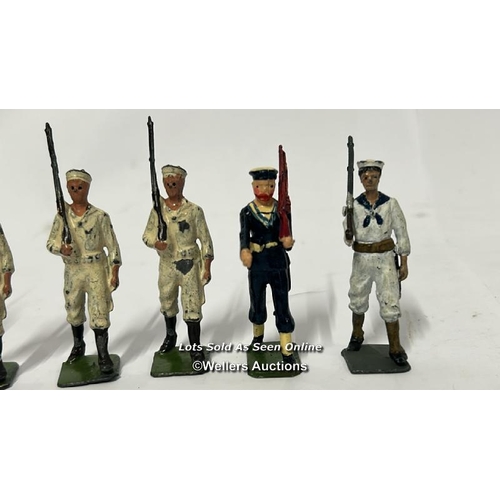 35 - Thirty two assorted Britain's lead figures in Navy uniform / AN5