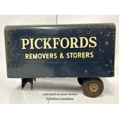 61 - Vintage metal Pickford's Removals trailer model and wooden Robyn promotional truck model / AN10