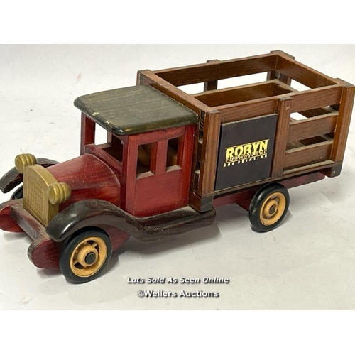 61 - Vintage metal Pickford's Removals trailer model and wooden Robyn promotional truck model / AN10