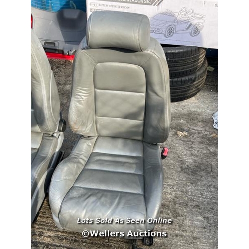 209 - AUDI TT MK1 GREY FRONT SEATS