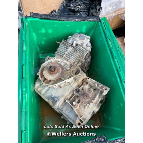 210 - KAWASAKI Z750 Z 750 TWIN CIRCA 1979 ENGINE KZ750BE-042773