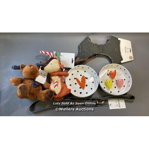 9582 - ASSORTMENT OF PET ITEMS INCL. BOWL / TOYS / DOG LEAD AND HARNESS