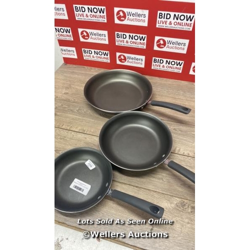 2006 - TRAMONTINA FRYING PAN 3PK (20CM, 25CM & 30CM) / SIGNS OF USE / C25