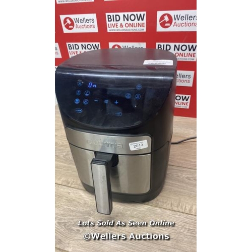 2013 - GOURMIA 6.7L DIGITIAL AIR FRYER / POWERS UP / SIGNS OF USE / C26