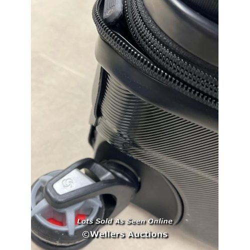 2038 - SAMSONITE ENDURE 2PC. HARDSIDE LUGGAGE SET / SIGNS OF USE / COMBINATION LOCKED / LARGE CASE CRACKED ... 