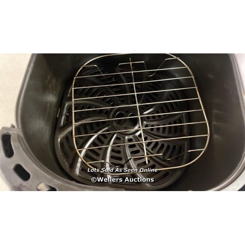 2059 - GOURMIA 6.7L DIGITIAL AIR FRYER / POWERS UP / SIGNS OF USE / W1