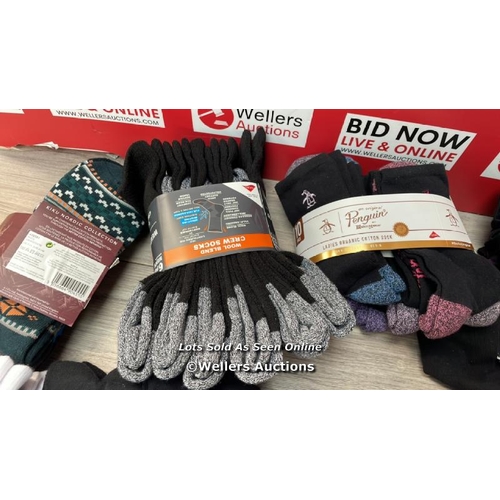 3076 - BAG OF NEW MIXED SOCKS INCL. KIRKLAND SIGNATURE & PENGUIN / G59