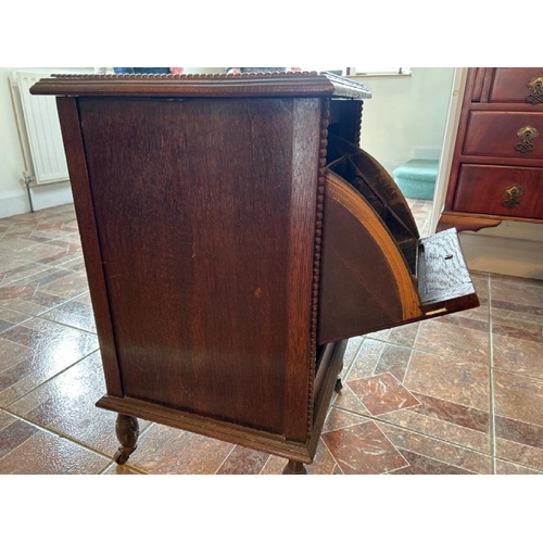 160 - Antique coal scuttle in oak cabinet on casters, 40x65x38cm (collection from private residence in Wey... 