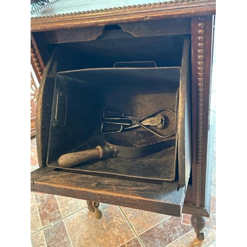 160 - Antique coal scuttle in oak cabinet on casters, 40x65x38cm (collection from private residence in Wey... 