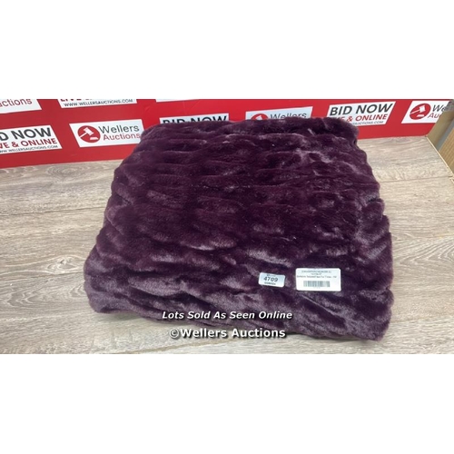 4709 - BERKSHIRE TEXTURED FAUX FUR THROW - 152 X 177 CM / MINIMAL SIGNS OF USE / A22