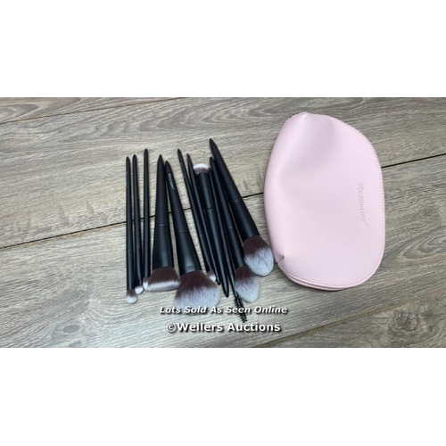 4733 - BRUSHWORKS MAKE UP BRUSH & BAG SET, 12 BRUSHES & BAG / MINIMAL SIGNS OF USE / A24