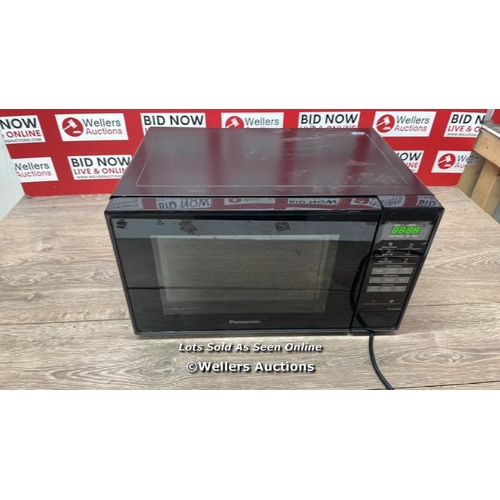 4765 - PANASONIC SOLO BLACK MICROWAVE / POWERS UP / SIGNS OF USE / D19