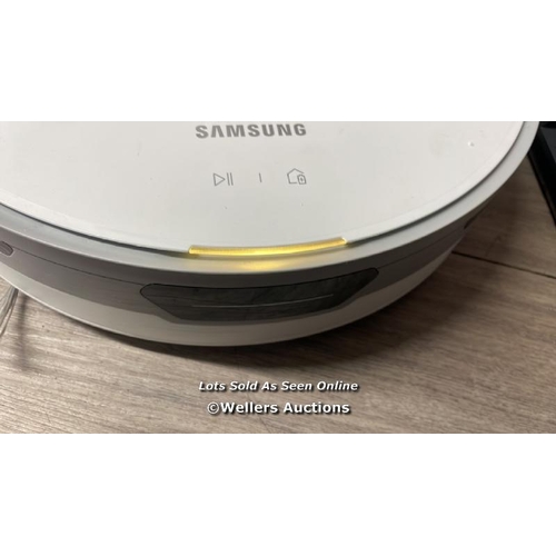 8168 - SAMSUNG JET BOT ROBOT VACUUM CLEANER / POWERS UP / SIGNS OF USE / C14