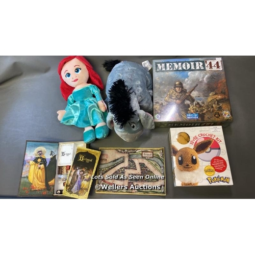 9577 - ASSORTMENT OF TOYS INCL. PLUSHIES, MEMOIR'44, POKEMON EEVEE CROCHET KIT, BLACKBURN ROVERS FOOTBALL W... 