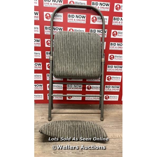 6194 - PADDED FOLDING CHAIR / DAMAGED SEE IMAGES / P13