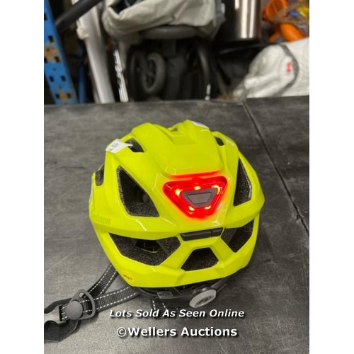 101 - FREETOWN CHILDRENS BIKE HELMET / POWERS UP / MINIMAL SIGNS OF USE / C35