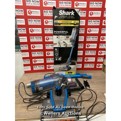 39 - SHARK HZ400UKT CORDED STICK VACUUM / POWERS UP / SIGNS OF USE / P9