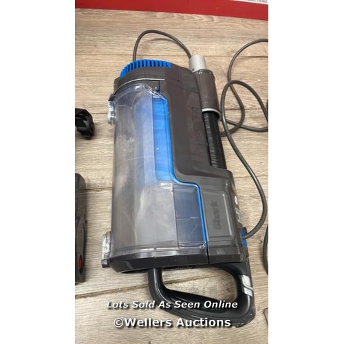 40 - SHARK HZ400UKT CORDED STICK VACUUM / WITHOUT ACCESSORIES / POWERS UP / SIGNS OF USE / P9