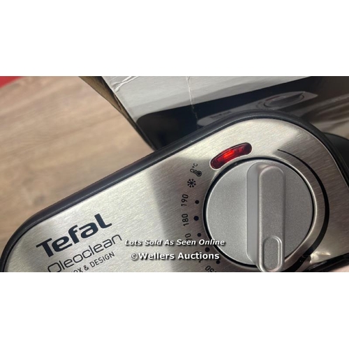 75 - TEFAL OLEOCLEAN PRO DEEP FRYER FR804140 / DENTED(SEE IMAGES) / POWERS UP / SIGNS OF USE / C31