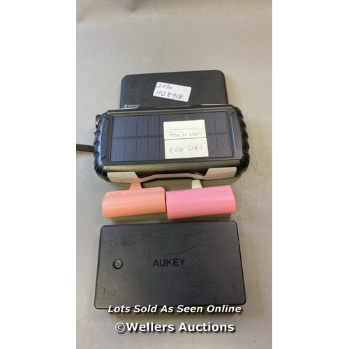 9566 - X5 POWER BANKS INCL. AUKEY AND IWALK