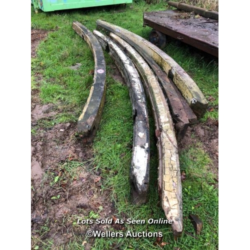 104 - FIVE CURVED OAK BEAMS, EACH APPROX. 358CM L