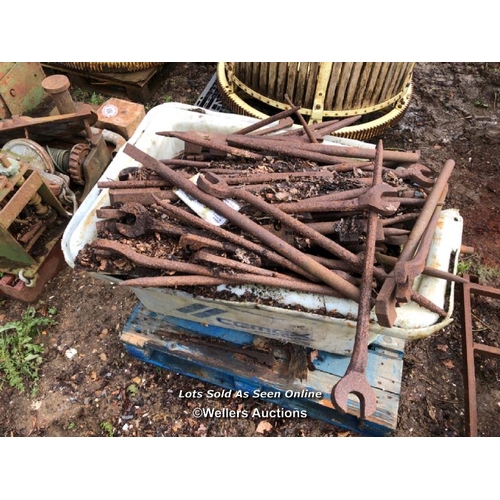 160 - LARGE QUANTITY OF RAILWAY PLATE LAYER SPANNERS AND ASSOCIATED PARTS