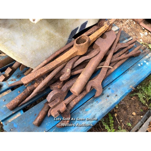 160 - LARGE QUANTITY OF RAILWAY PLATE LAYER SPANNERS AND ASSOCIATED PARTS