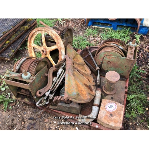 161 - PALLET OF HEAVY DUTY WINCHES, HOOKS, CAST IRON FEATURES AND ASSOCIATED PARTS